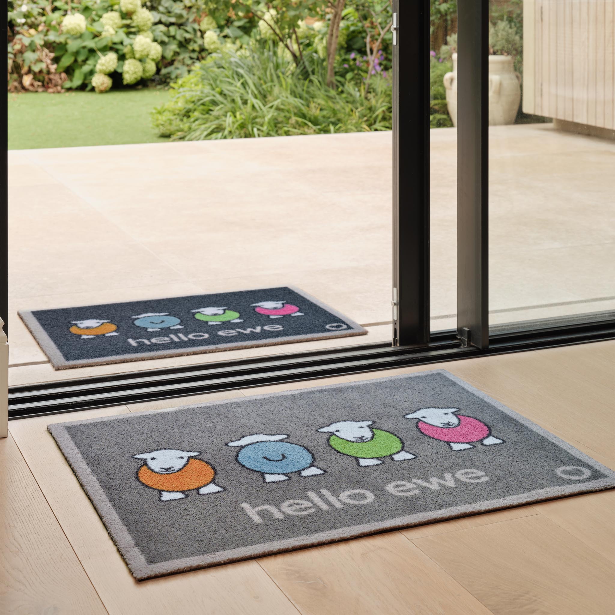 Hug Rug Outdoor Hello Ewe