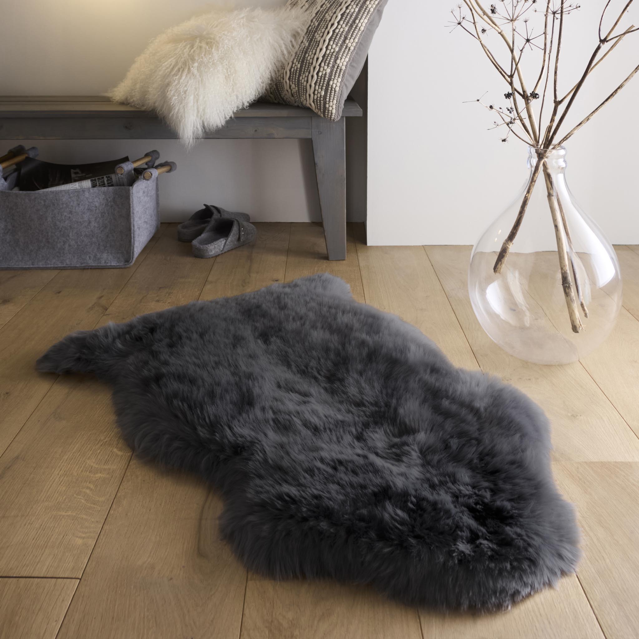 Origins Genuine Sheepskin Black