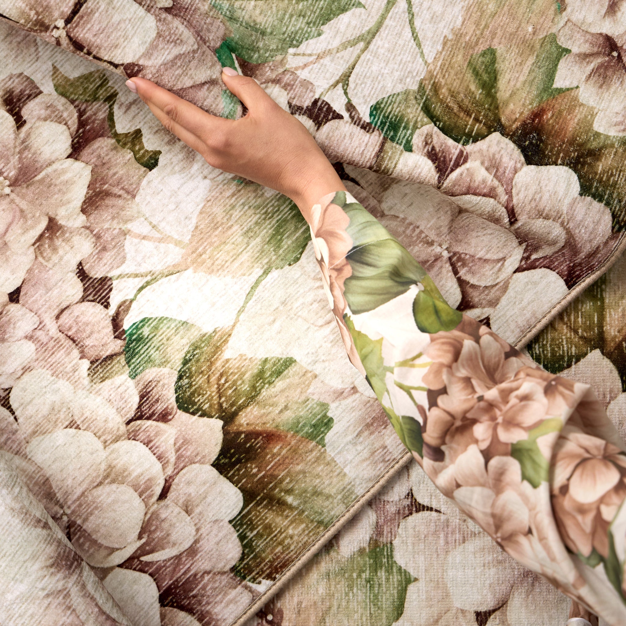 Hug Rug Eco-Washable Wild Hydrangea
